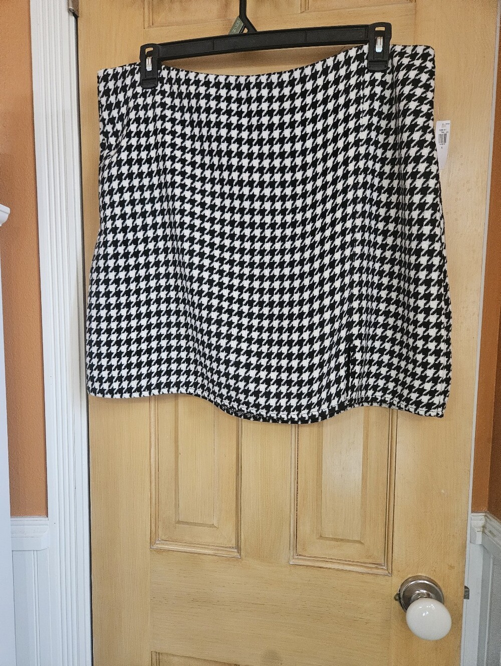 Old Navy Black & White Houndstooth Skirt
